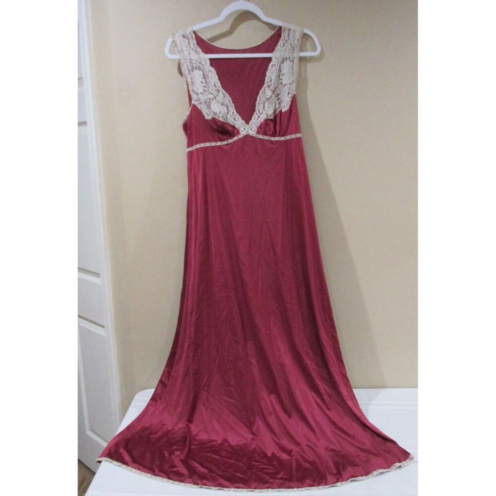 Vtg. Vanity Fair Silky Nightgown Women Sz 36 (L) Burgundy Lace V-Neck USA
